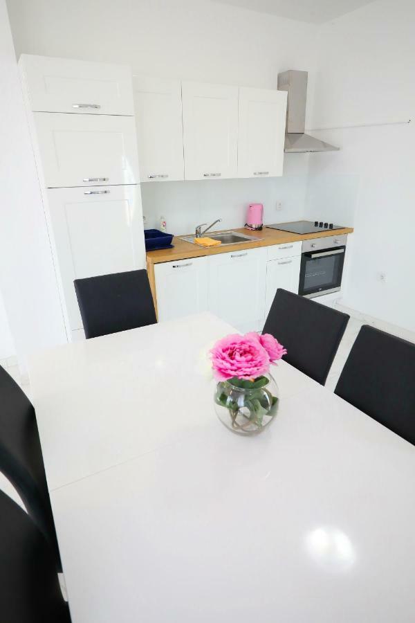 Apartmani Vlado Mitar Sukošan Esterno foto