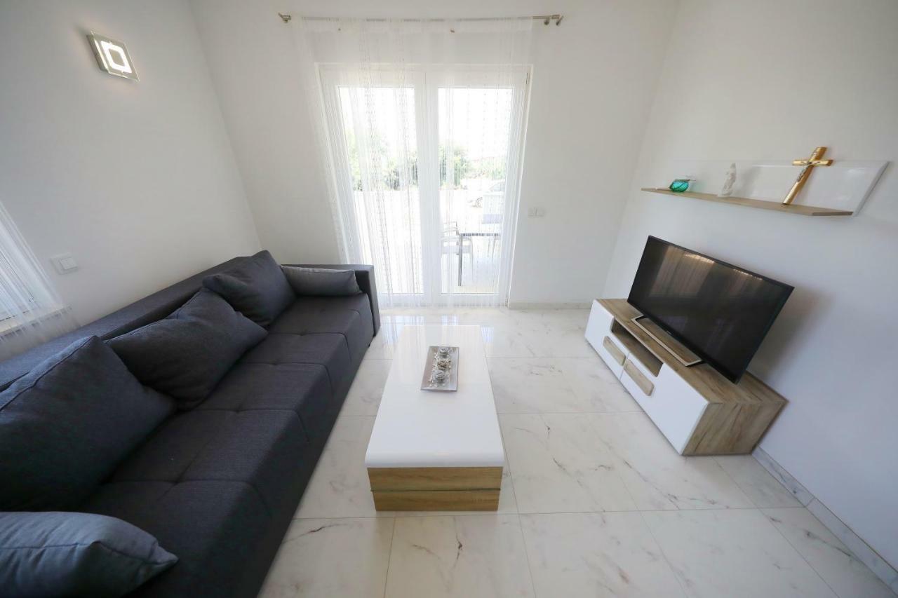 Apartmani Vlado Mitar Sukošan Esterno foto
