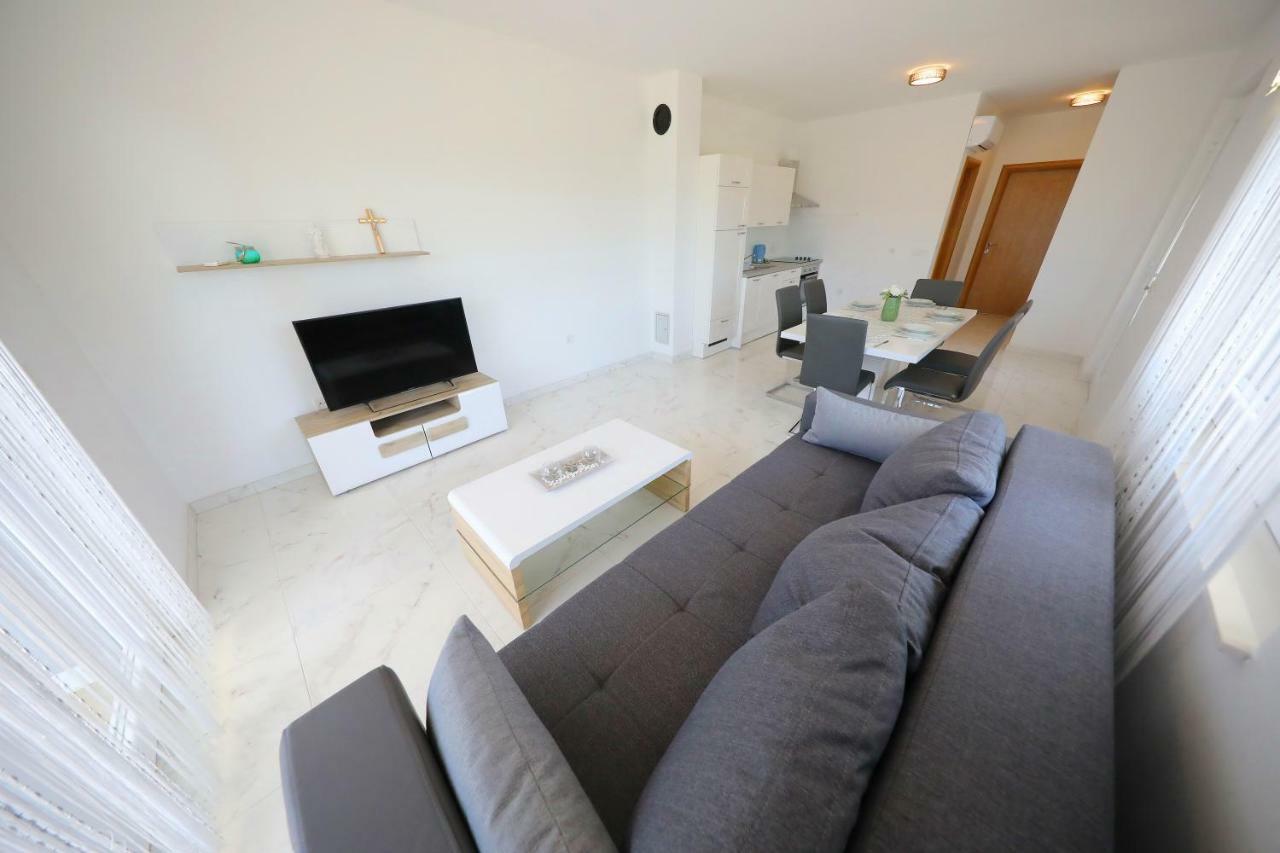 Apartmani Vlado Mitar Sukošan Esterno foto