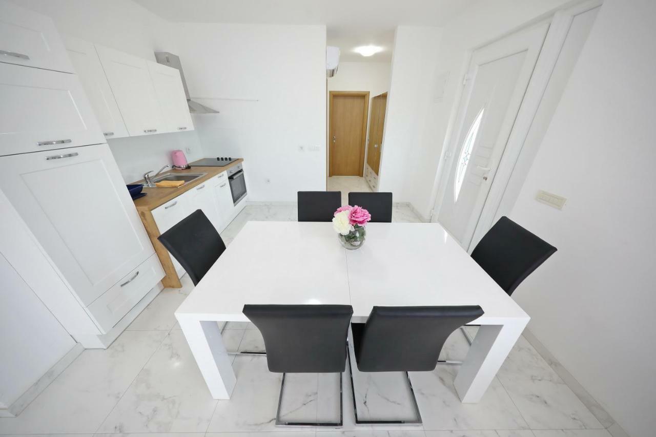 Apartmani Vlado Mitar Sukošan Esterno foto
