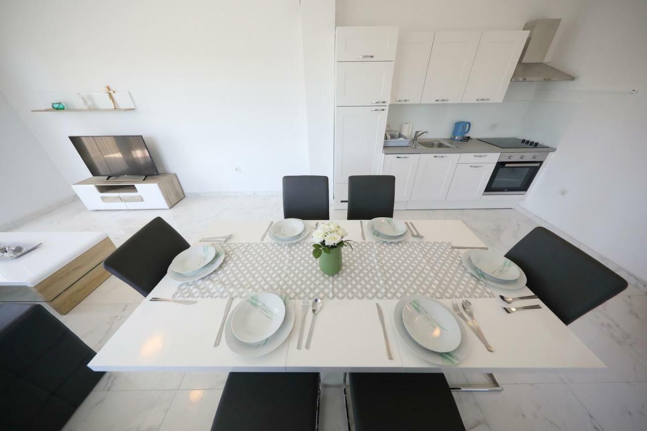 Apartmani Vlado Mitar Sukošan Esterno foto