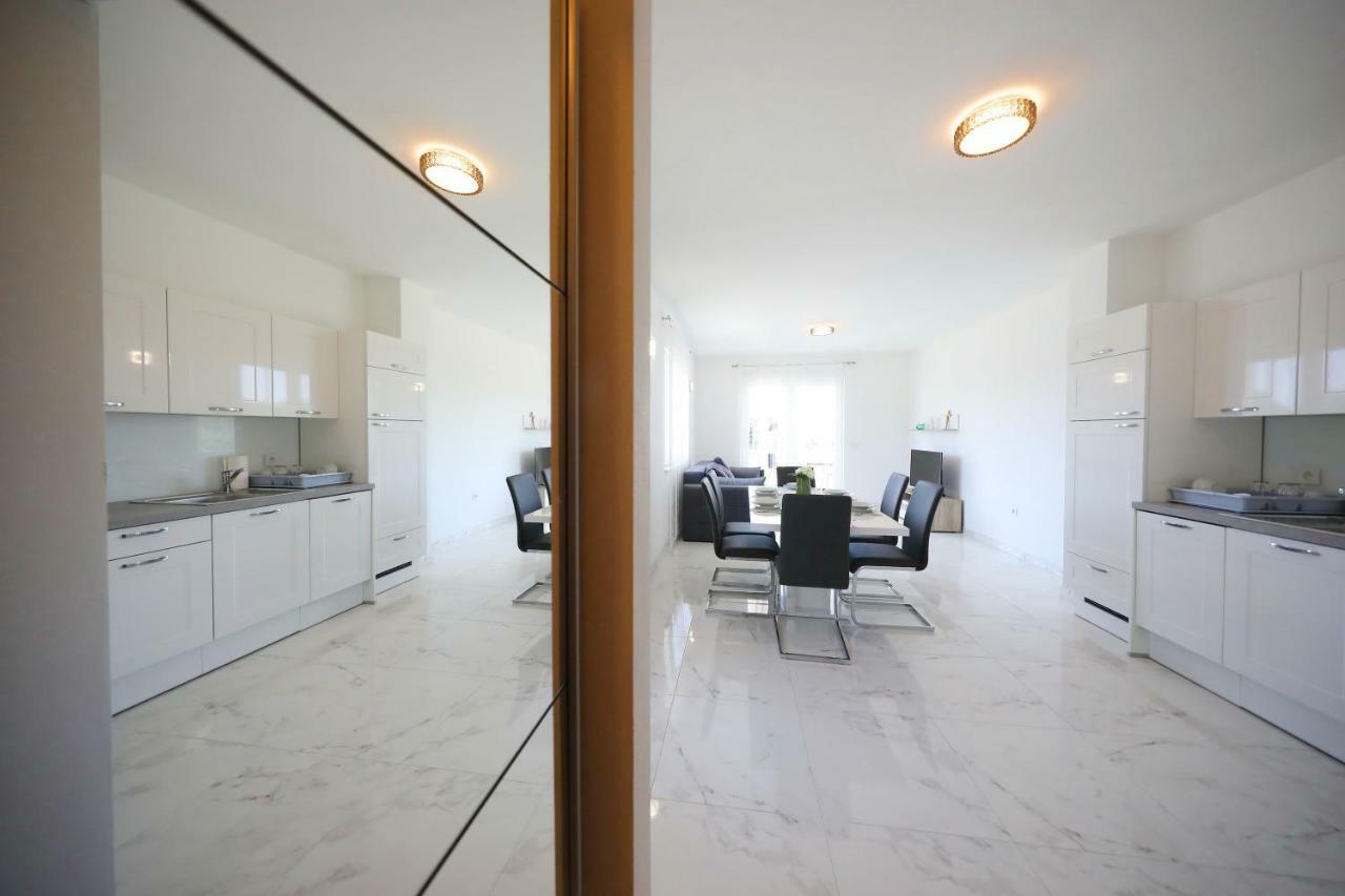 Apartmani Vlado Mitar Sukošan Esterno foto