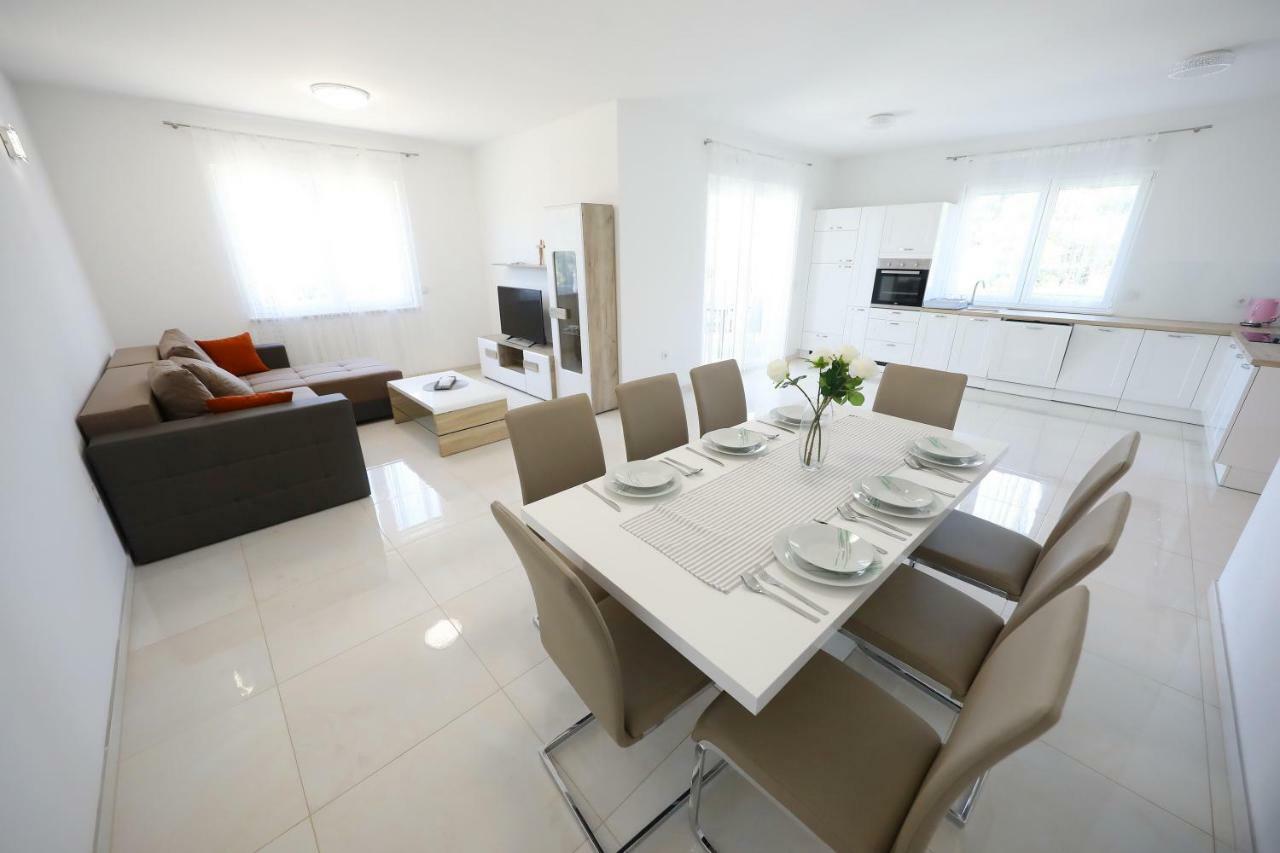 Apartmani Vlado Mitar Sukošan Esterno foto