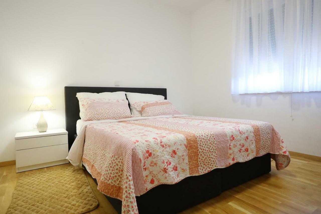 Apartmani Vlado Mitar Sukošan Esterno foto