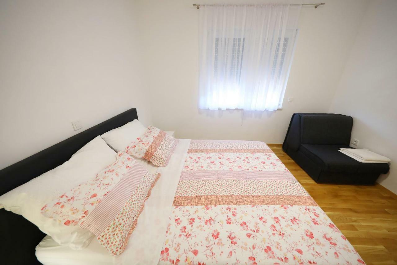 Apartmani Vlado Mitar Sukošan Esterno foto
