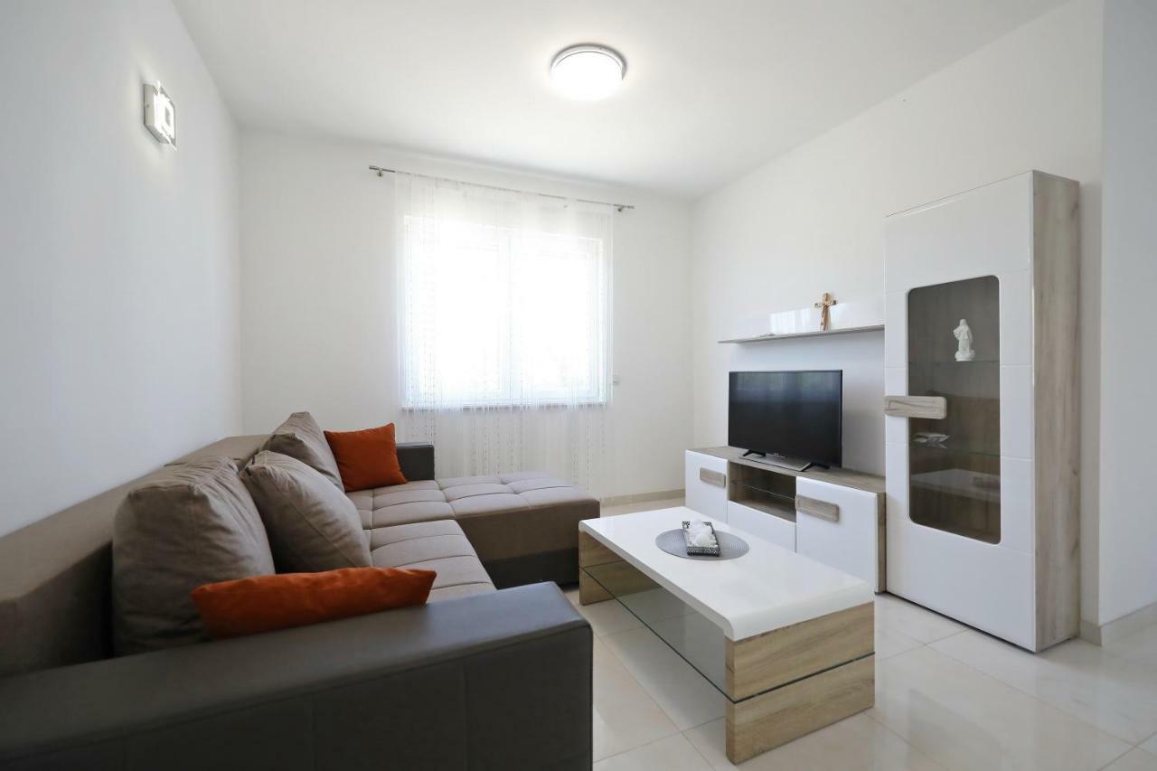 Apartmani Vlado Mitar Sukošan Esterno foto