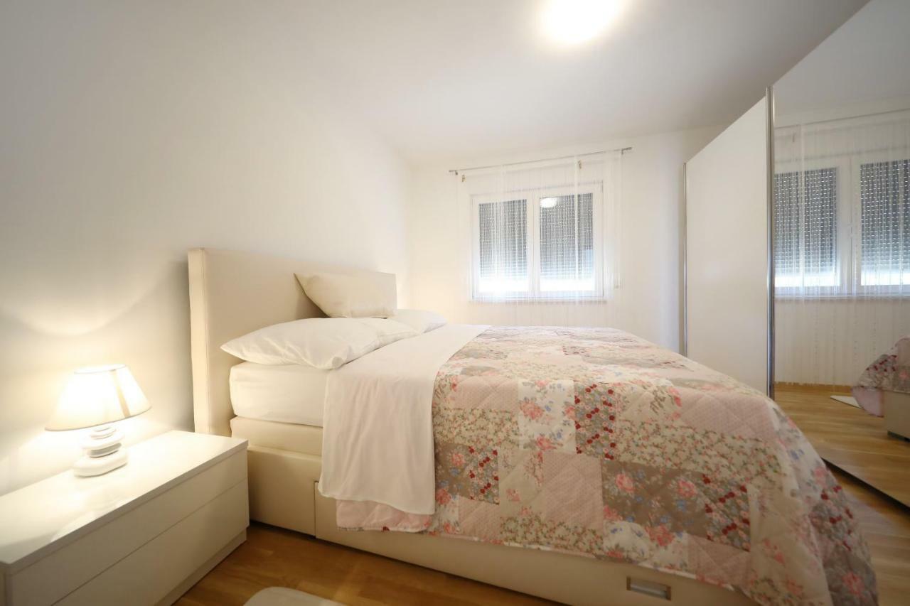 Apartmani Vlado Mitar Sukošan Esterno foto